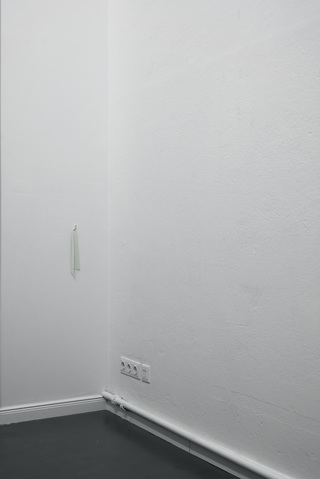 Rotkäppchen Turning Away, 2014</br>
Repurposed found white plastic, adhesive, 25 x 9 cm